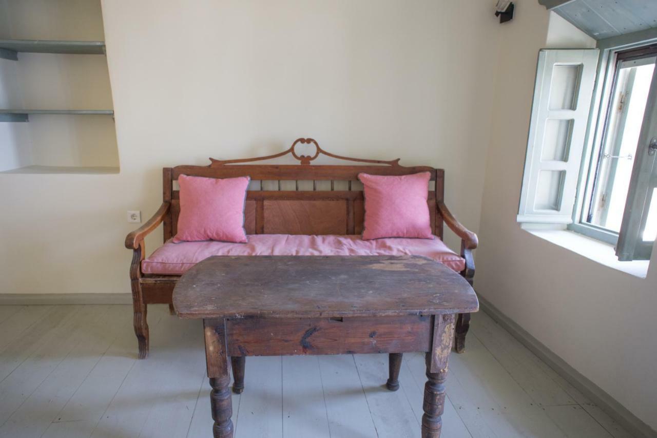 Pyrgos Stone House Villa Emporeios  ภายนอก รูปภาพ